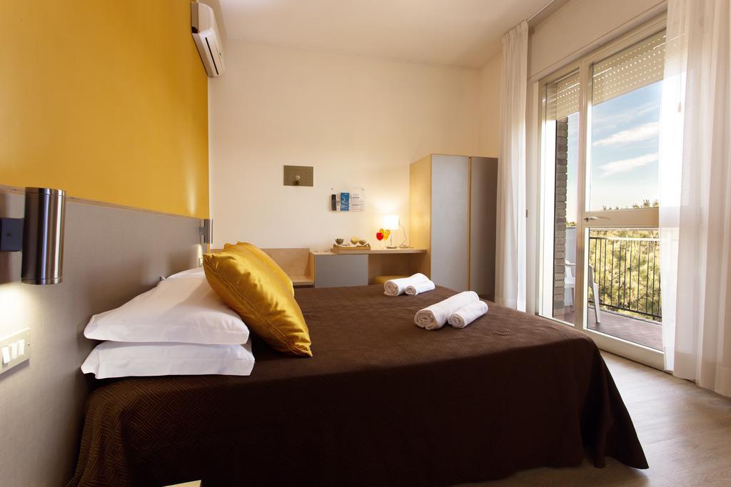 Hotel Antares Cervia Exterior foto