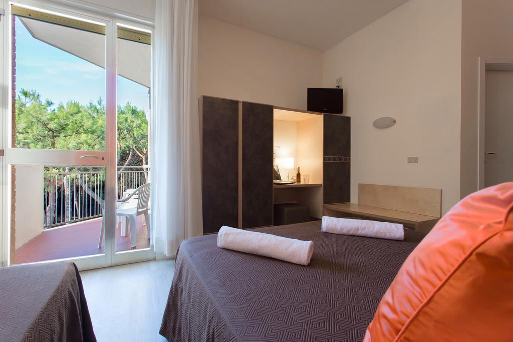 Hotel Antares Cervia Exterior foto